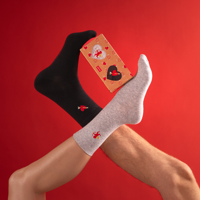 2 Paar von lustigen Socken für Valentinstag im einzigartiger Verpackung | Damen-/Herrensocken | SOXO