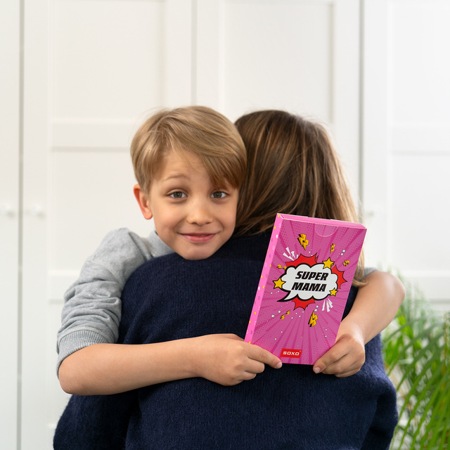 1 Paar von lustigen Socken mit der Aufschrift „Super Mama“ in einzigartiger Verpackung | Damensocken | SOXO