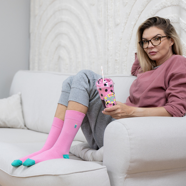 2 Paar von lustigen Socken mit Bubble Tea Motiv in einzigartiger Verpackung | Damen-/Herrensocken | SOXO