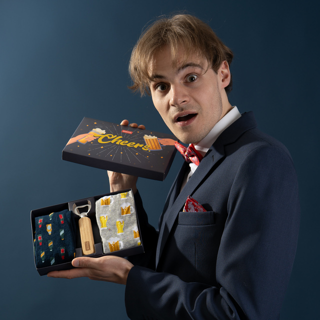 2 Paar von lustigen Socken mit Bier-Motiv + Bieröffner | Herrensocken | SOXO