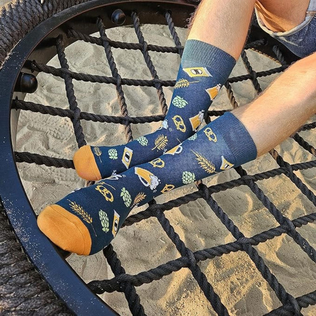 1 Paar von lustigen Socken mit Biermotiv in einzigartiger Verpackung | Herrensocken | SOXO