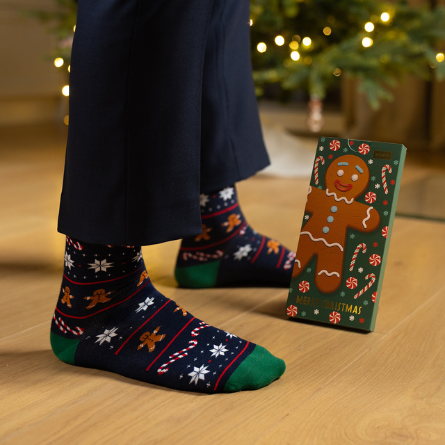 1 Paar Socken mit Lebkuchenmuster in Kartenverpackung