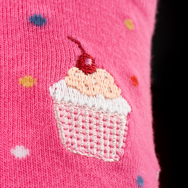 1 Paar von lustigen Socken mit Cupcakemotiv in einzigartiger Verpackung | Damensocken | SOXO