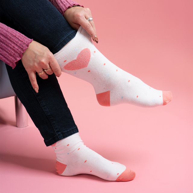 1 Paar von lustigen Socken für Oma in einzigartiger Verpackung | Damensocken | SOXO