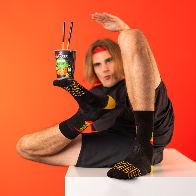 Herrensocken bunt SOXO | Mustern OYAKATA Classic in einer Tasse