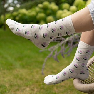 Women's feet with inscriptions SOXO pink