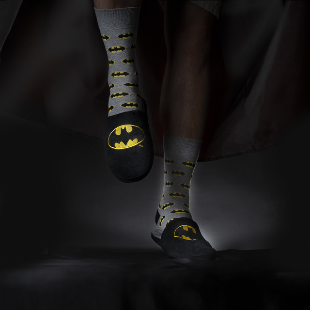 Set mit 1x Herrensocken + 1x Hausschuhe | Batman DC COMICS | SOXO