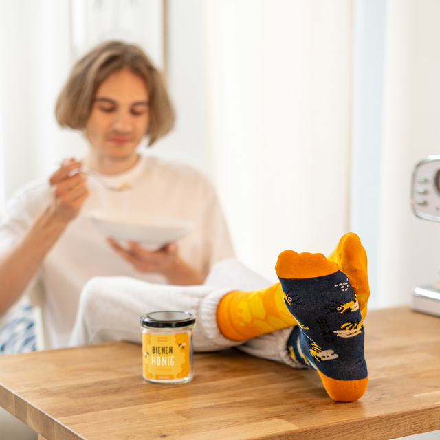 Bunte SOXO GOOD STUFF Herrensocken mit lustigem Baumwollhonig im Glas