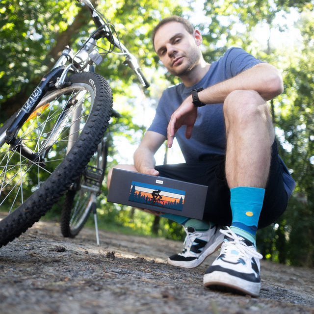 5 Paar von lustigen Socken mit Radfahrenmotiv in einzigartiger Verpackung | Herrensocken | SOXO