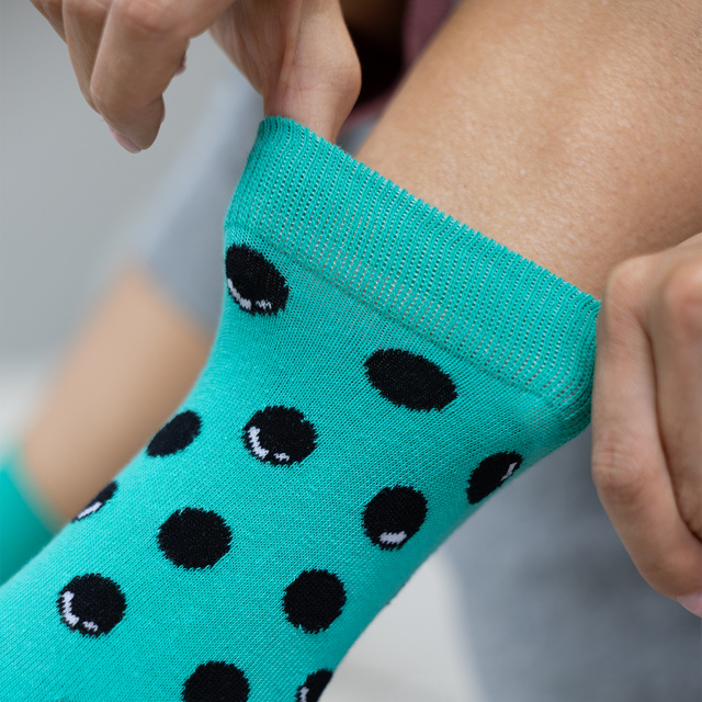 2 Paar von lustigen Socken mit Bubble Tea Motiv in einzigartiger Verpackung | Damen-/Herrensocken | SOXO