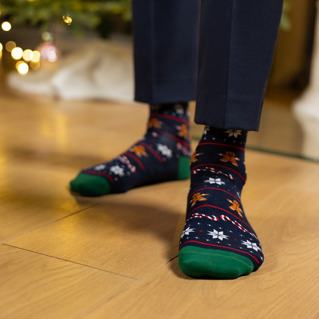 1 Paar Socken mit Lebkuchenmuster in Kartenverpackung