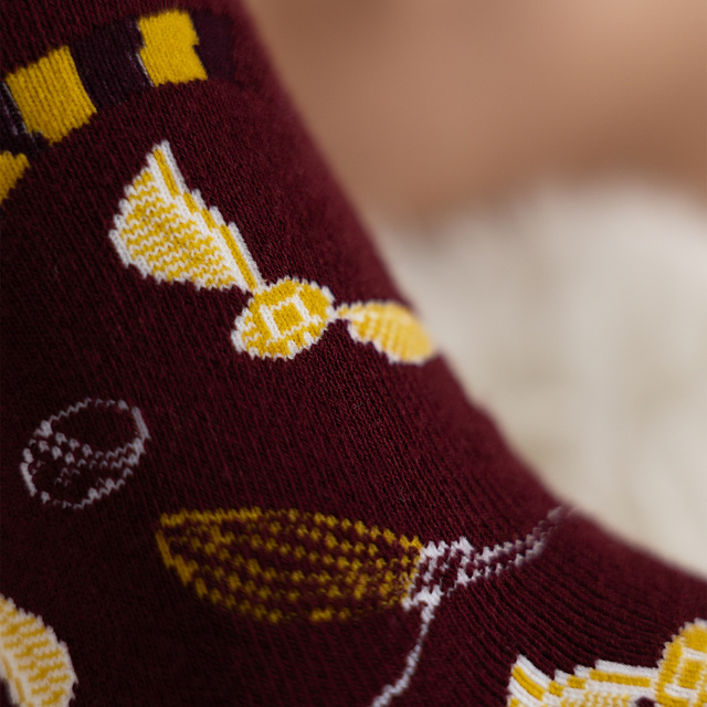 Socken in der Tube mit Harry-Potter-Motiv
