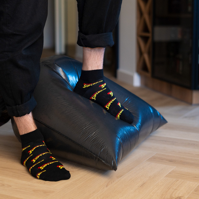 SOXO schwarze Herren kurze Socken | Superman Muster